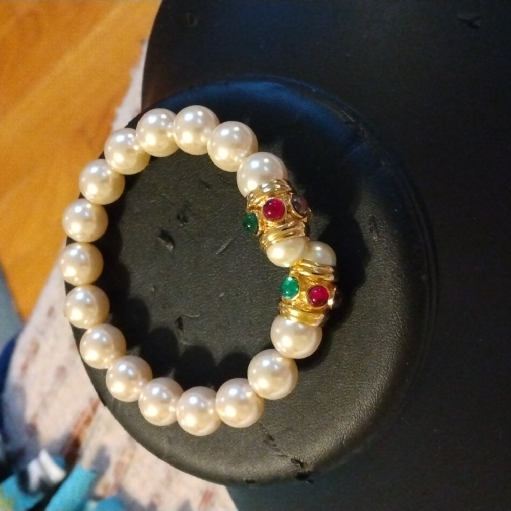 KENNETH J LANE FAUX PEARL AND JEWEL OPEN, SLIP ON BRACELET VINTAGE